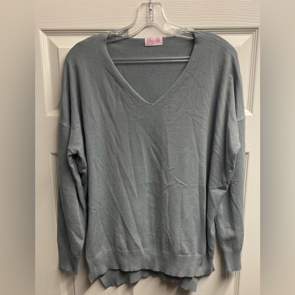 Pink Lily Boutique Viscose Blend V-Neck Lightweight Soft Sweater Size Large